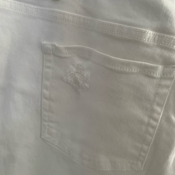 Terra & Sky Women’s White Destressed Capri - Picture 2 of 9